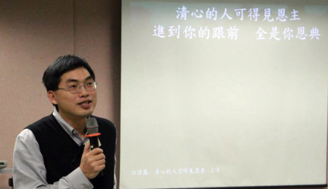 回首恩典路,憑信踏一步 回首恩典路,憑信踏一步
