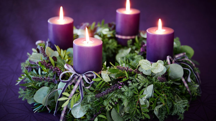 Christmas advent wreath with candles