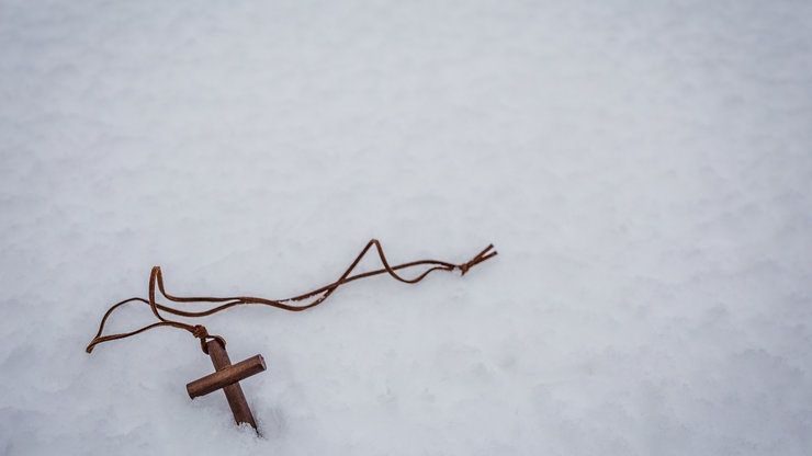 the cross on snow