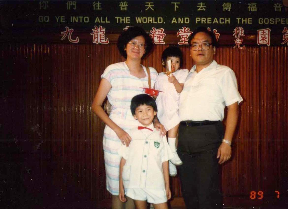 正行來自基督教家庭,是家中第五代基督徒,父母都是虔誠的基督徒,一生服務基層人士。其已故父親是問題賭徒復康中心的總監潘仁智先生,母親是工業福音團契前總幹事余妙雲女士。