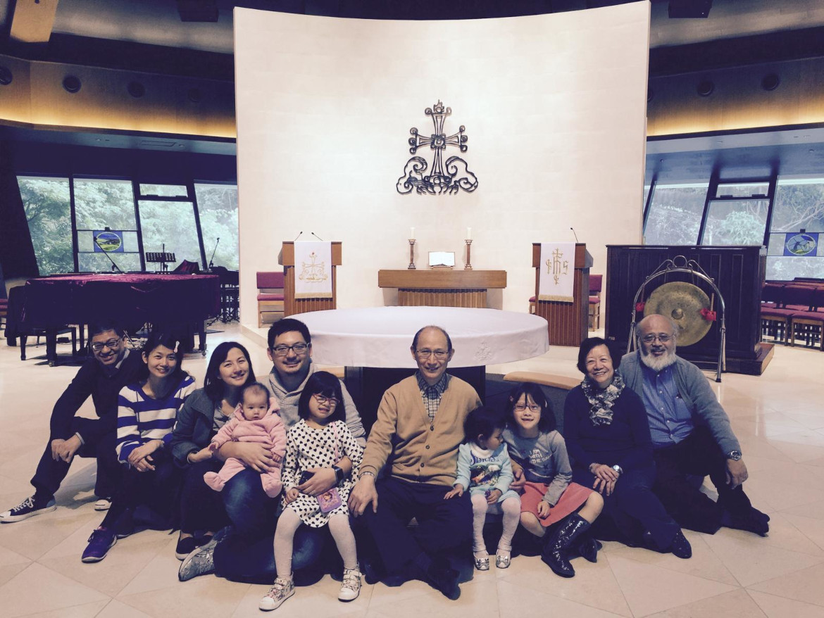 Rev. Chan led his family members to visit the chapel of DSCCC.