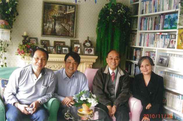 2010年，与江大惠老师及陈慎庆（86 M.Div.）探访前神学组主任陈佐才法政牧师。